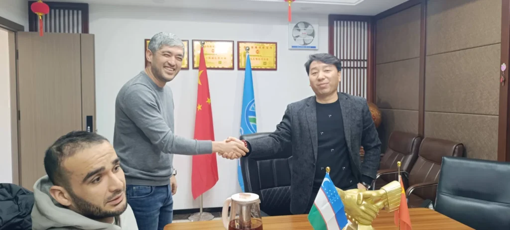 Customer from Uzbekistan visiting the Tengtian works — HG127 × 3 mm construction tube