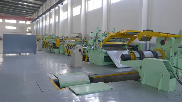 Cut-to-length line with sheet stacked at the exit