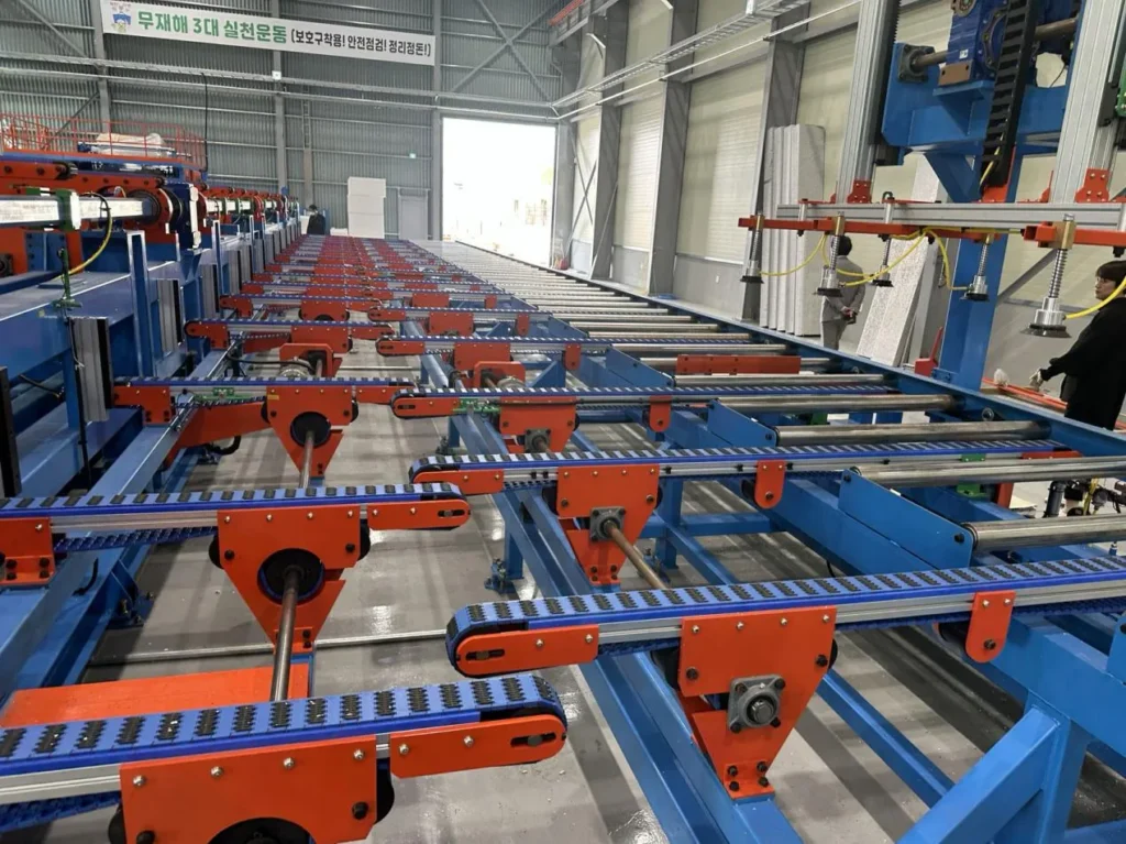 Purlin line with its run-out roller table