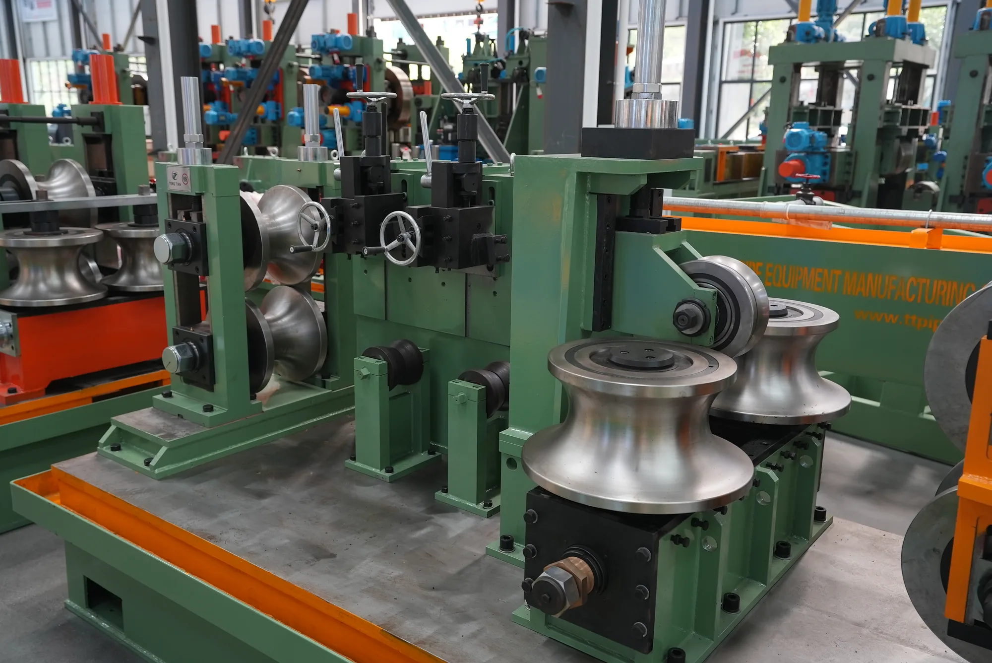 Roll shaft and forming stand detail of HG219