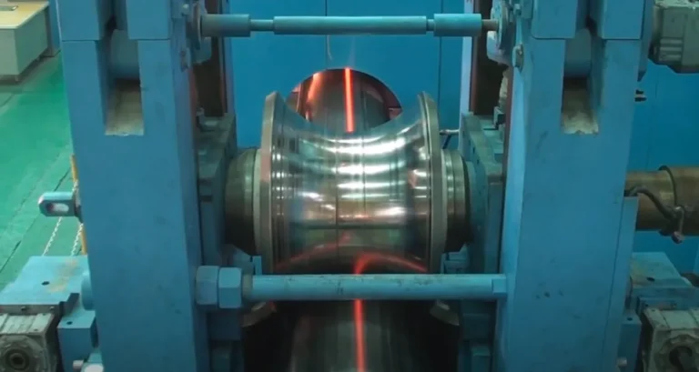 Red-hot weld seam in the HG630 welding box
