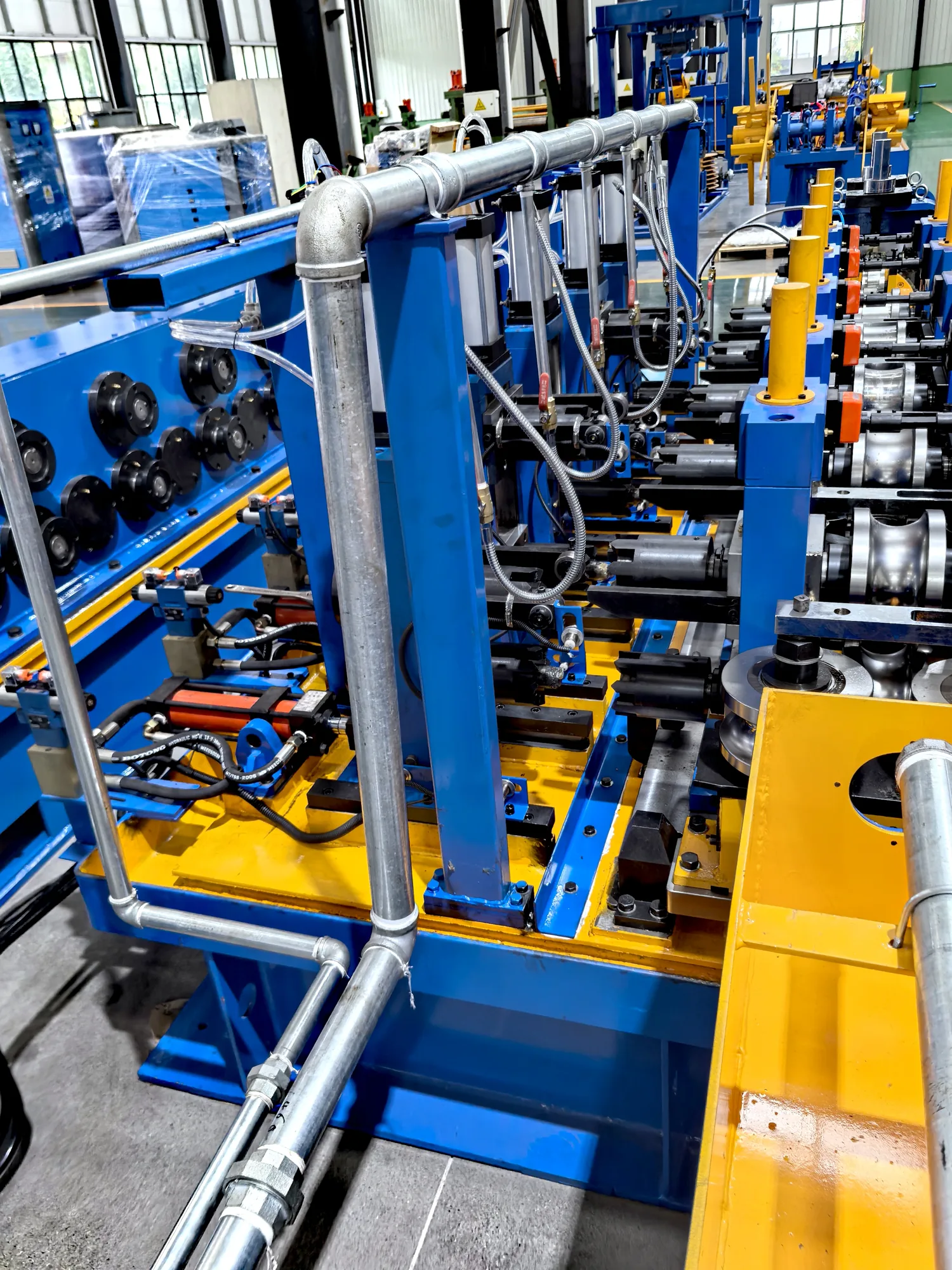 High-frequency welded pipe mill in the Tengtian workshop